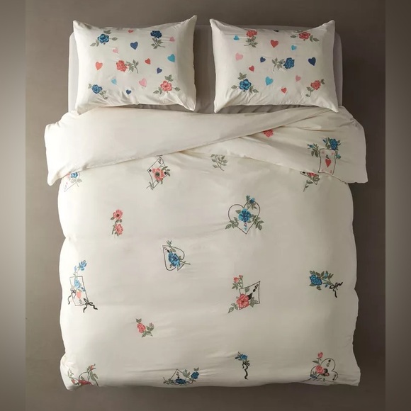 URBAN OUTFITTERS Flower Cards Embroidered Duvet Set